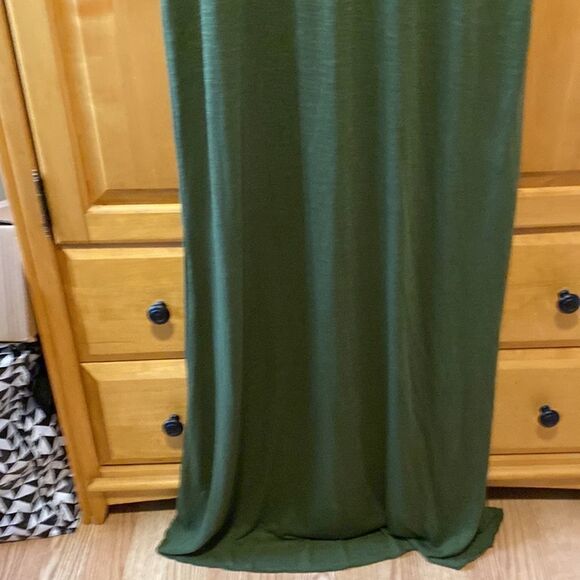 Long army green dress with detailed neckline and cap sleeves Size M - Picture 2 of 8